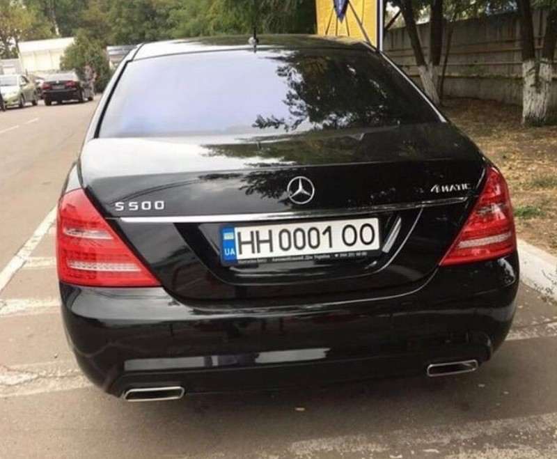 ТОП самых смешных номеров машин