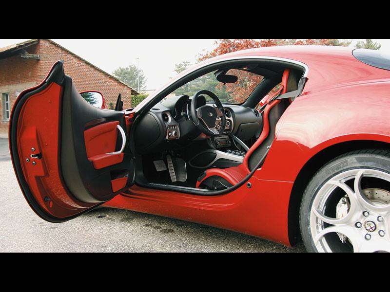 Фото Alfa Romeo 8C Competizione - фотография 8
