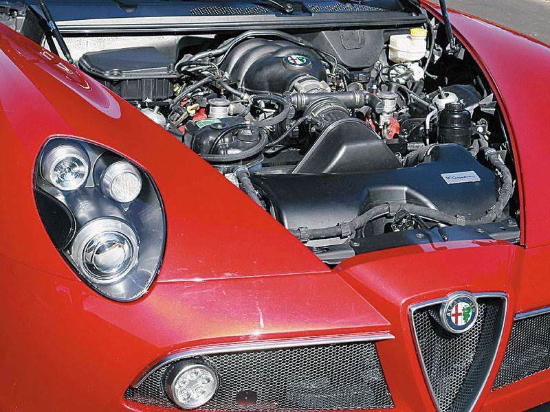 Фото Alfa Romeo 8C Competizione - фотография 16