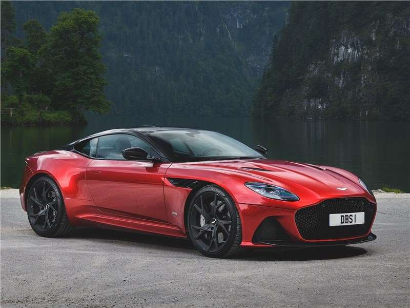 Фото Aston Martin DBS - Aston Martin DBS 2019 вид спереди