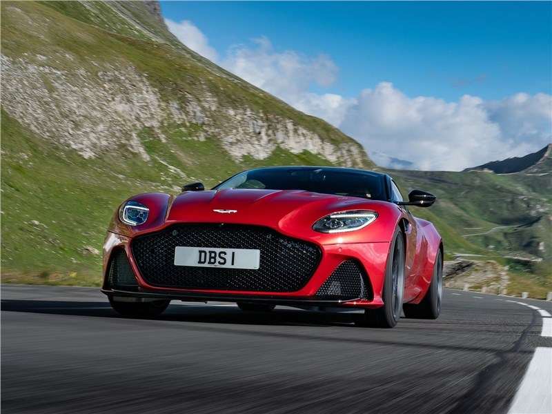 Фото Aston Martin DBS - Aston Martin DBS 2019 вид спереди