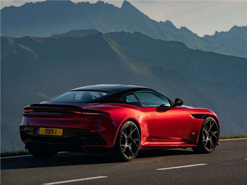 Фото Aston Martin DBS - Aston Martin DBS 2019 вид сзади