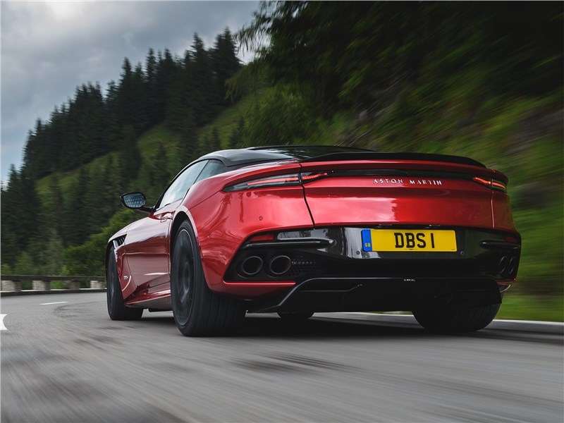 Фото Aston Martin DBS - Aston Martin DBS 2019 вид сзади
