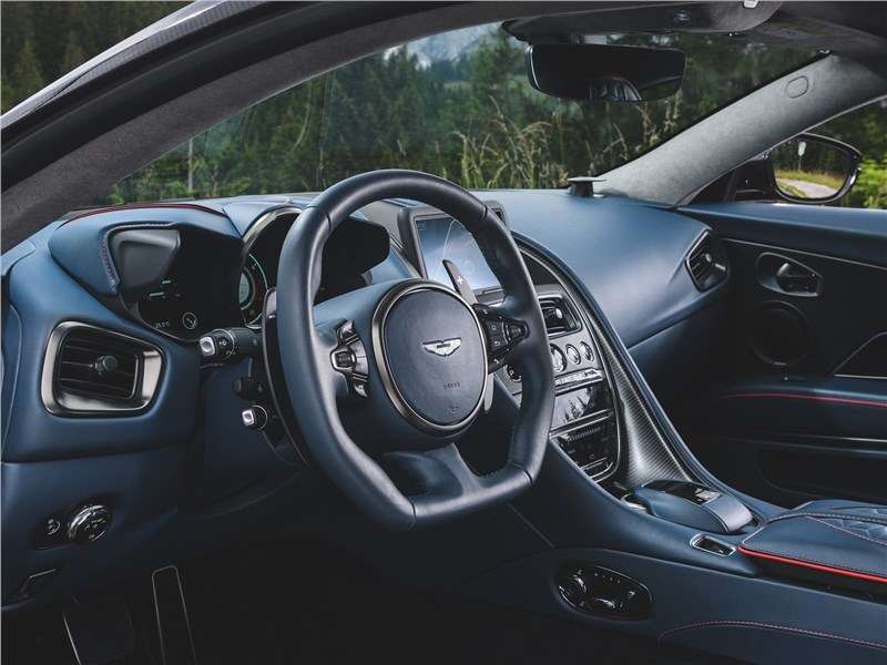 Фото Aston Martin DBS - Aston Martin DBS 2019 водительское место