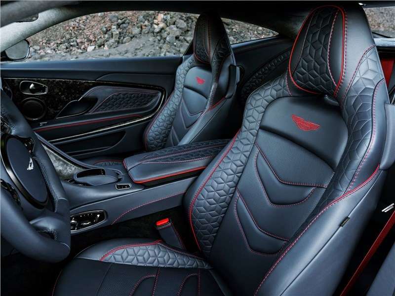 Фото Aston Martin DBS - Aston Martin DBS 2019 передние кресла