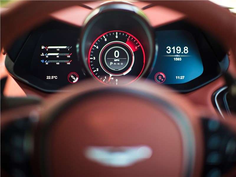 Фото Aston Martin DBS - Aston Martin DBS 2019 приборная панель