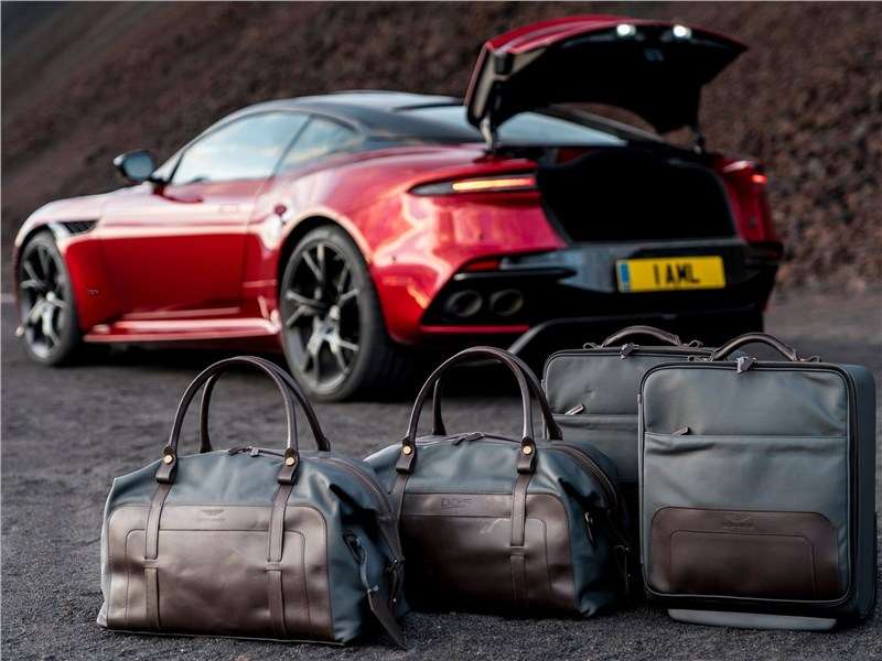 Фото Aston Martin DBS - Aston Martin DBS 2019 багажное отделение