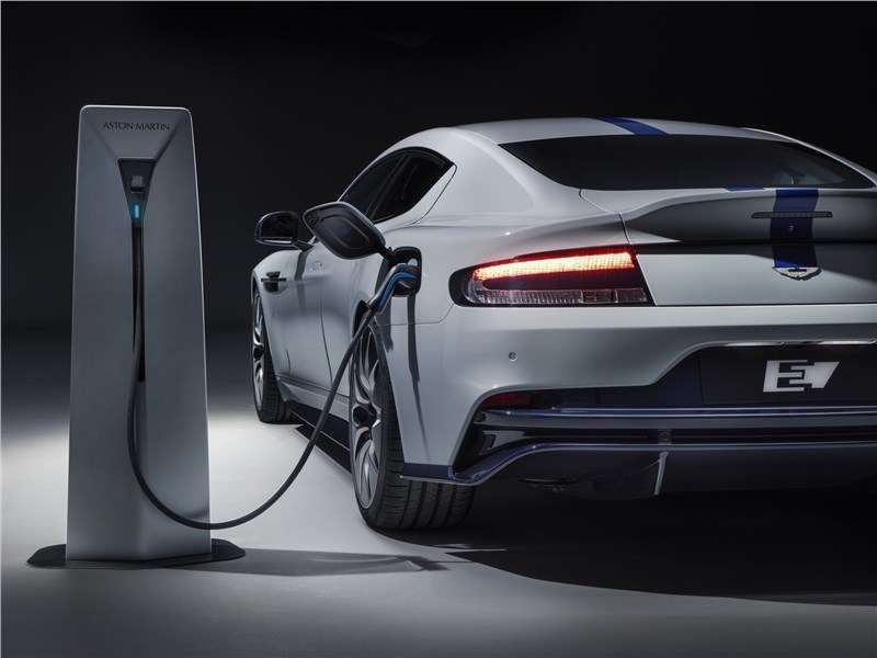 Фото Aston Martin Rapide - Aston Martin Rapide E 2020 зарядка аккумулятора