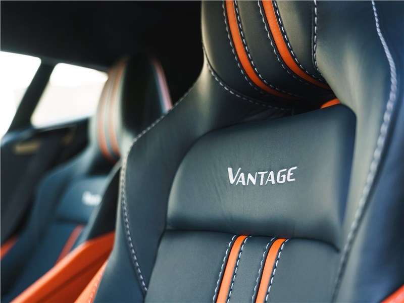 Фото Aston Martin Vantage - Aston Martin Vantage 2019 передние кресла