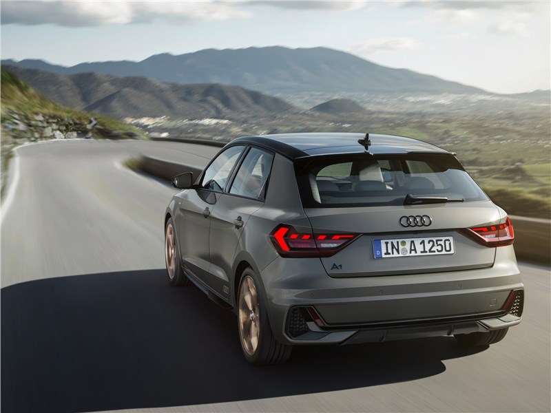 Фото Audi A1 - Audi A1 Sportback 2019 вид сзади