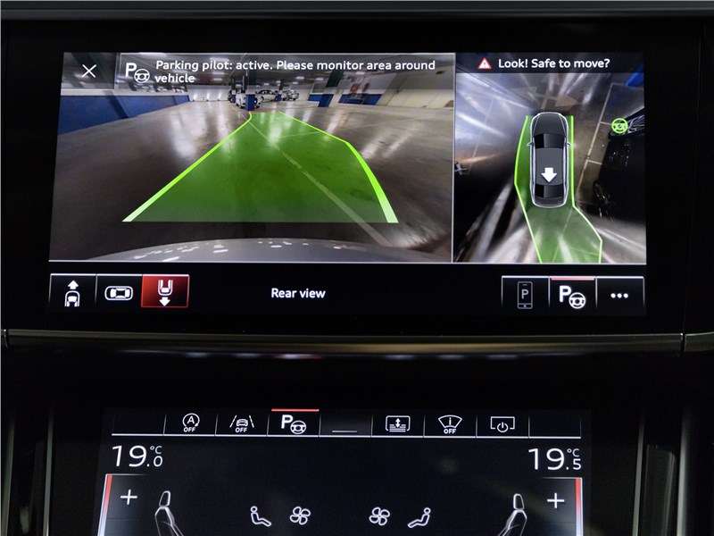 Фото Audi A8 - Audi A8 2018 монитор