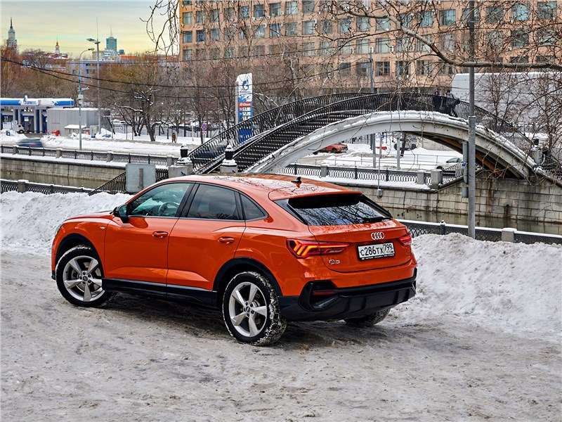 Фото Audi Q3 - Audi Q3 Sportback S tronic quattro Sport (2021) вид сзади
