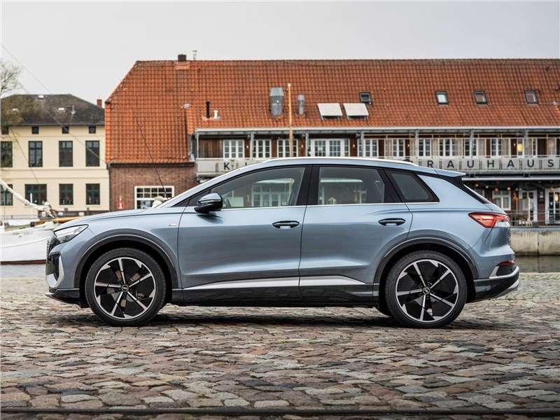 Фото Audi Q4 e-tron - Audi Q4 e-tron (2022) вид сбоку