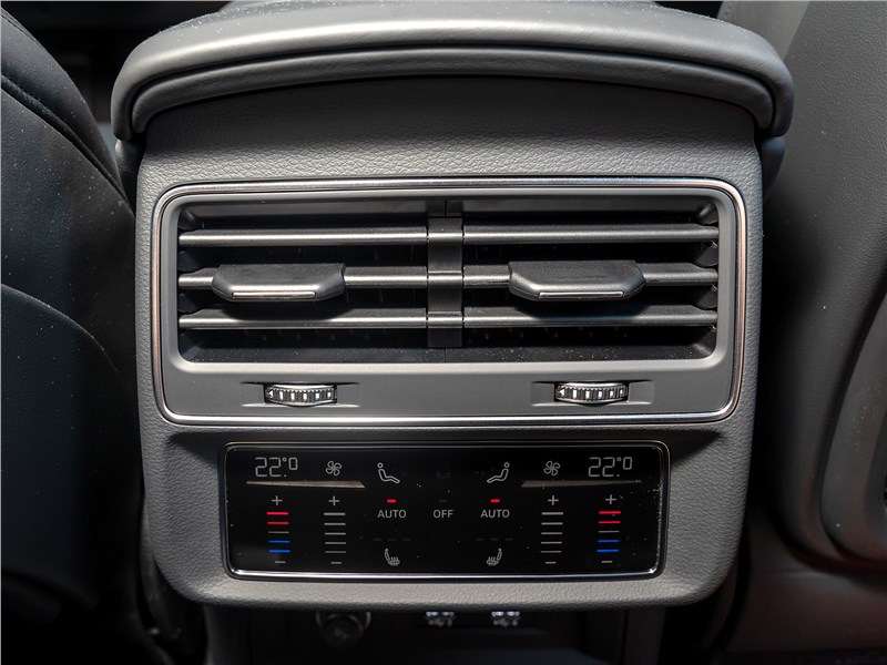 Фото Audi Q7 - Audi Q7 2020 печка для второго ряда