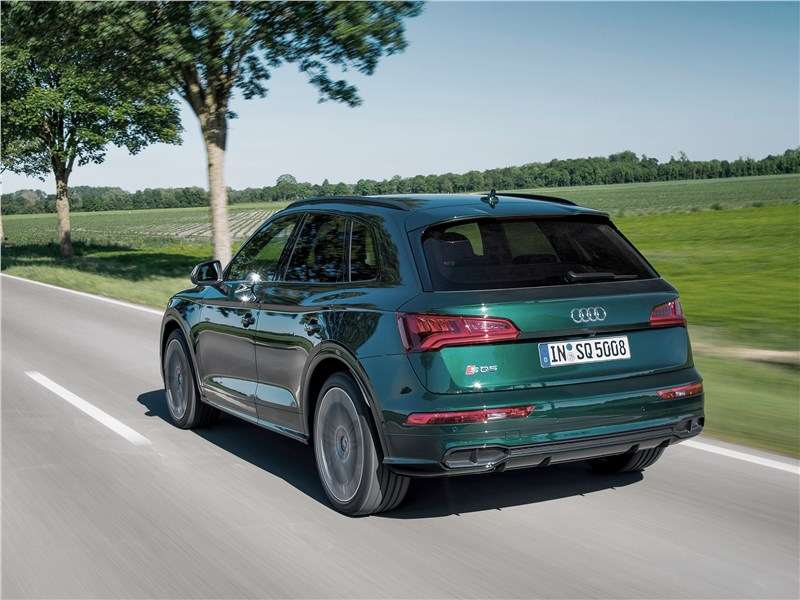 Фото Audi SQ5 - Audi SQ5 3.0 TFSI 2018 вид сзади