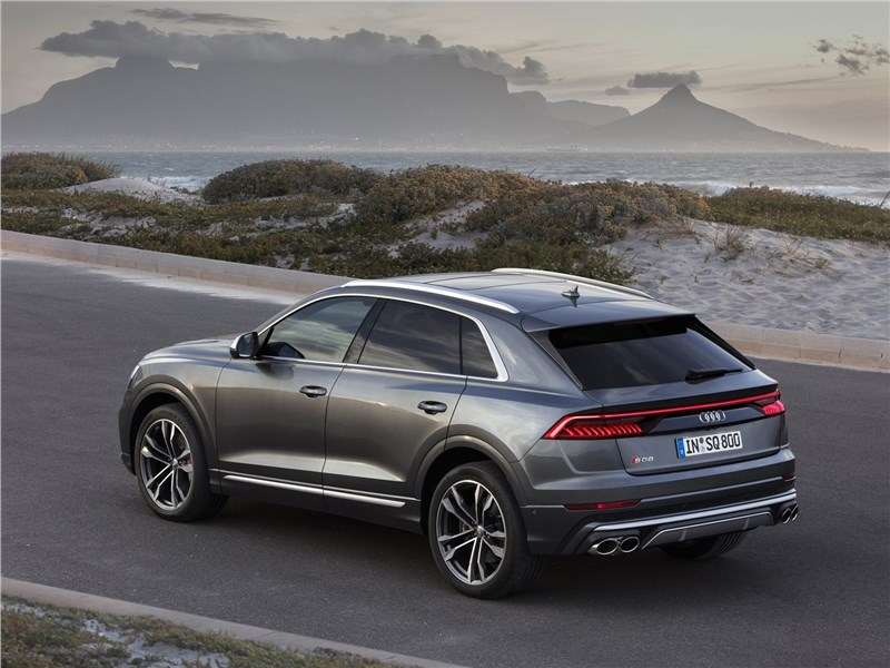 Фото Audi SQ8 - Audi SQ8 TDI 2020 вид сзади