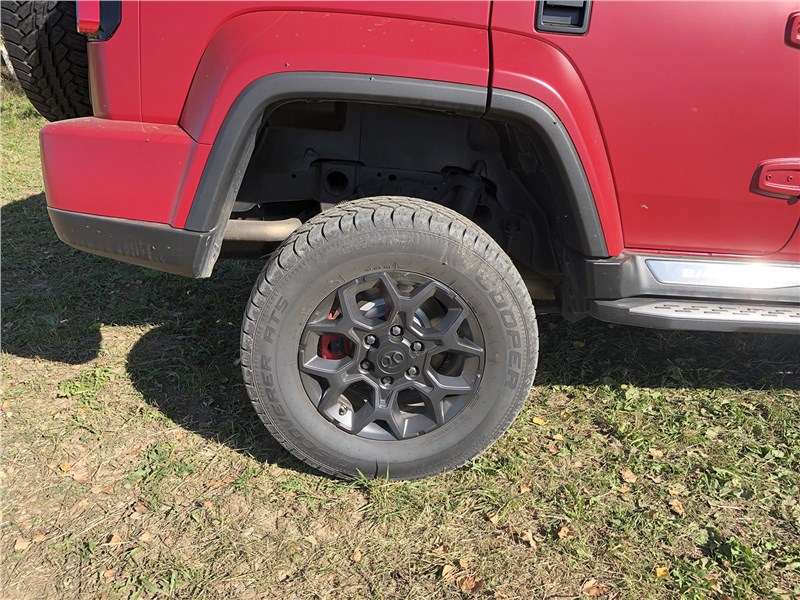 Фото BAIC BJ40 - Ходы у задней подвески длинные, тут еще не максимальный