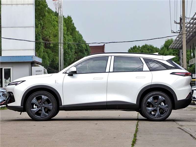Фото BAIC X55 - BAIC X55 (2023) вид сбоку