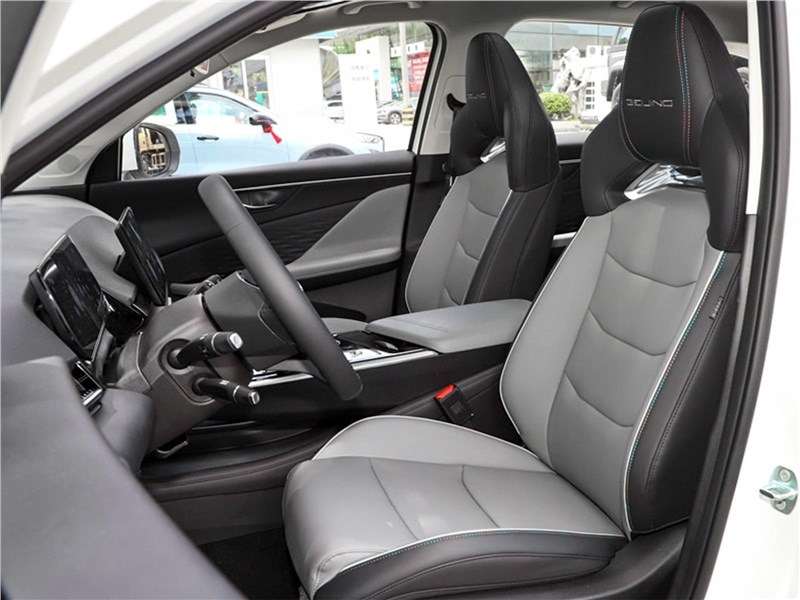 Фото BAIC X55 - BAIC X55 (2023) передние кресла