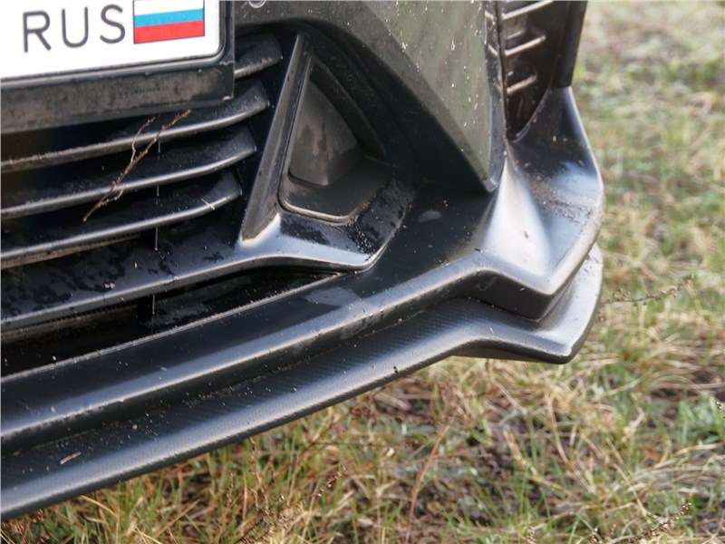 Фото Belgee X50 - Дополнительная «губа» переднего бампера служит не только для улучшения аэродинамики, но и для защиты бампера от повреждений о препятствия