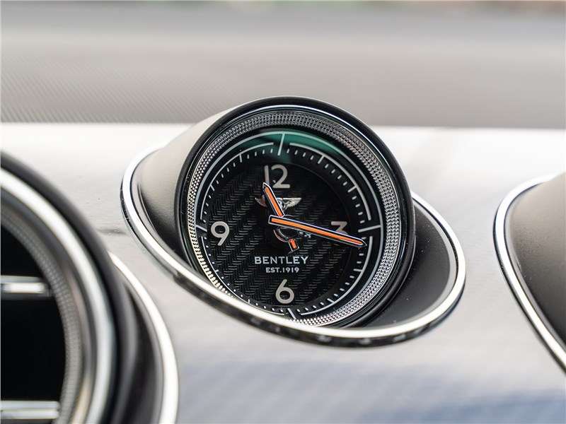 Фото Bentley Bentayga - Без стильного хронометра в салоне Bentley обойтись нельзя