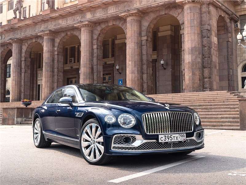 Фото Bentley Flying Spur - Bentley Flying Spur (2020) вид спереди