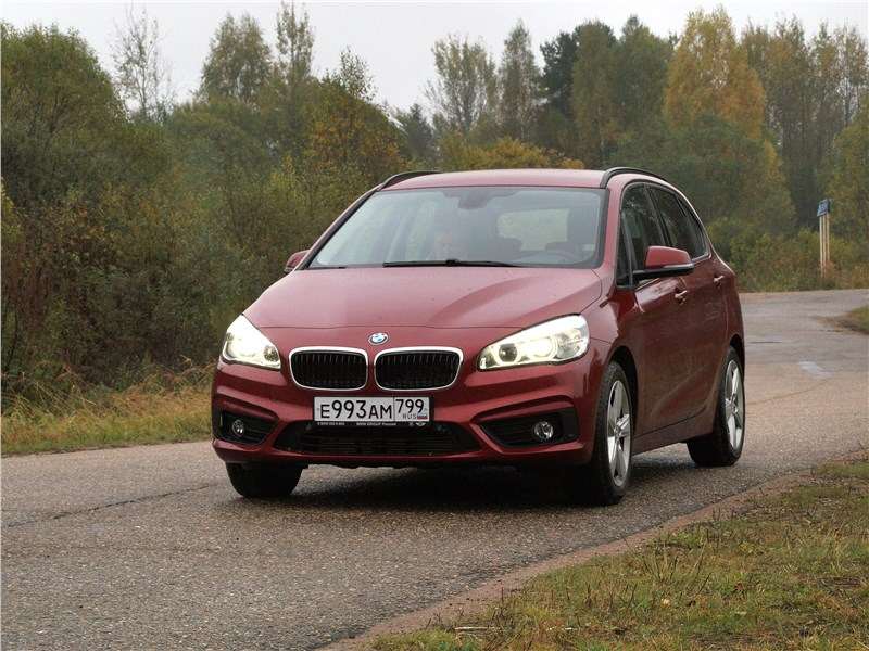 Фото BMW 2 Series - BMW 2 Series Active Tourer 2017 вид спереди