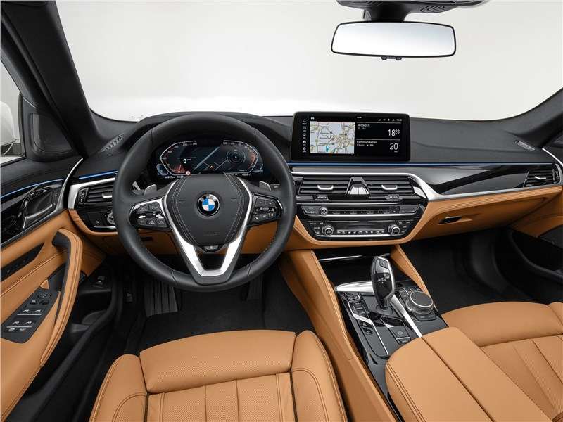 Фото BMW 5 series - BMW 5-Series 2021 салон
