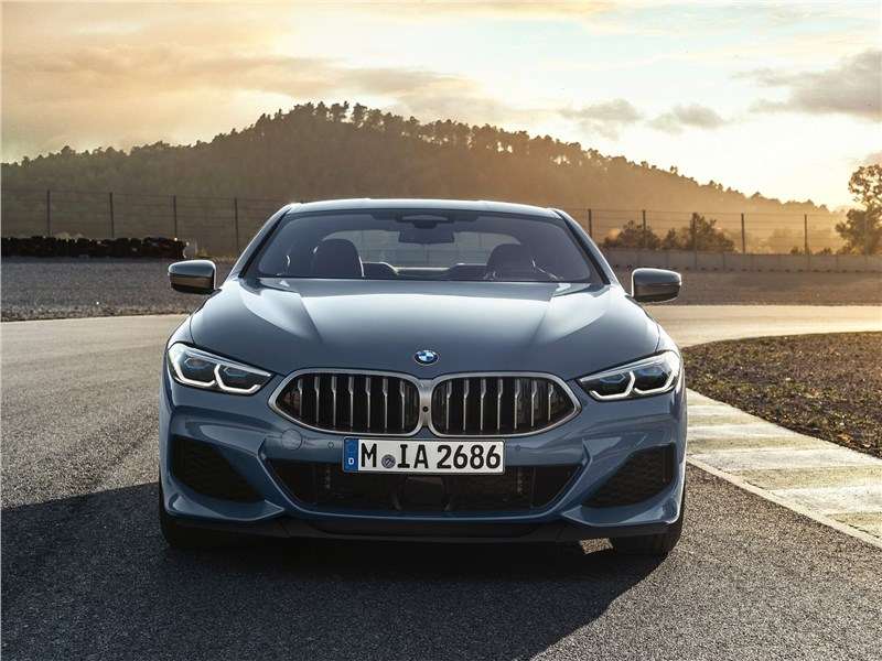 Фото BMW 8 series - BMW 8-Series Coupe 2019 вид спереди