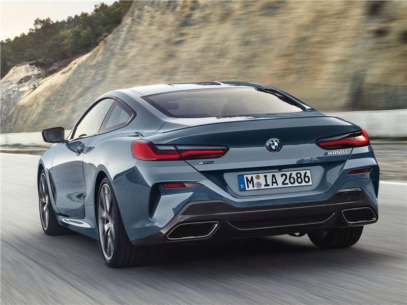 Фото BMW 8 series - BMW 8-Series Coupe 2019 вид сзади
