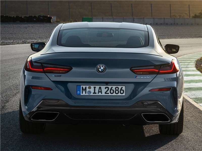 Фото BMW 8 series - BMW 8-Series Coupe 2019 вид сзади