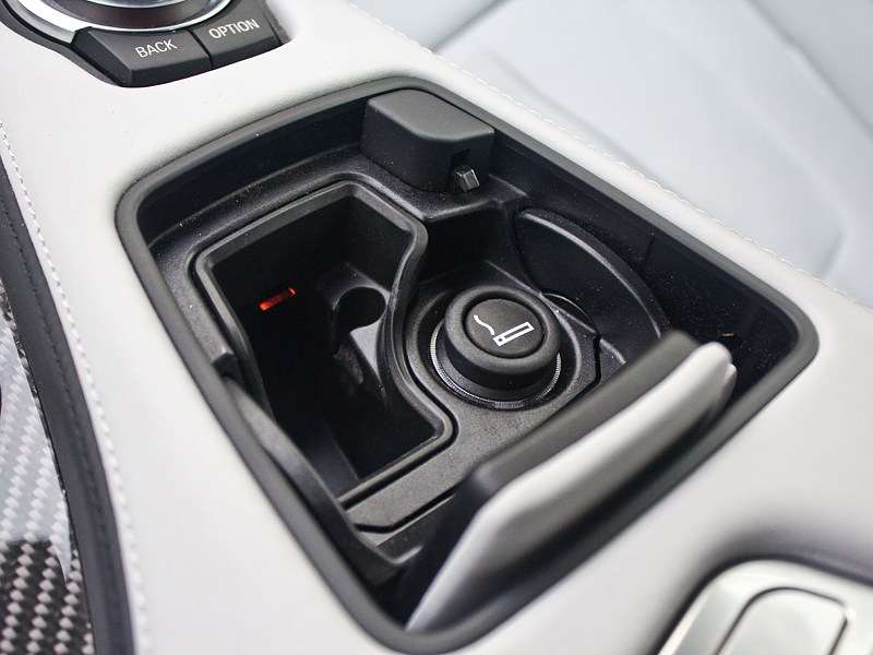Фото BMW M6 - BMW M6 Cabrio 2012 центральный тоннель