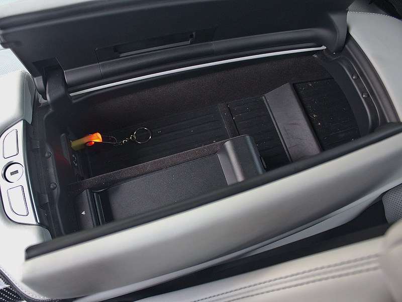 Фото BMW M6 - BMW M6 Cabrio 2012 центральный тоннель