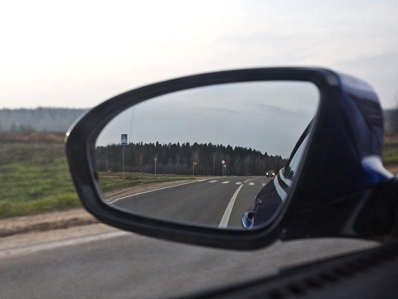 Фото BMW M6 - Зеркала не только красивые, но и обзорность обеспечивают отменную