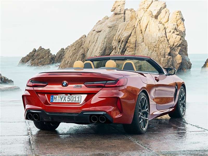 Фото BMW M8 - BMW M8 Competition Convertible 2020 вид сзади