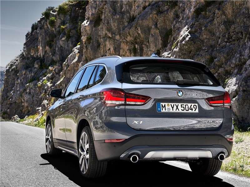 Фото BMW X1 - BMW X1 2020 вид сбоку