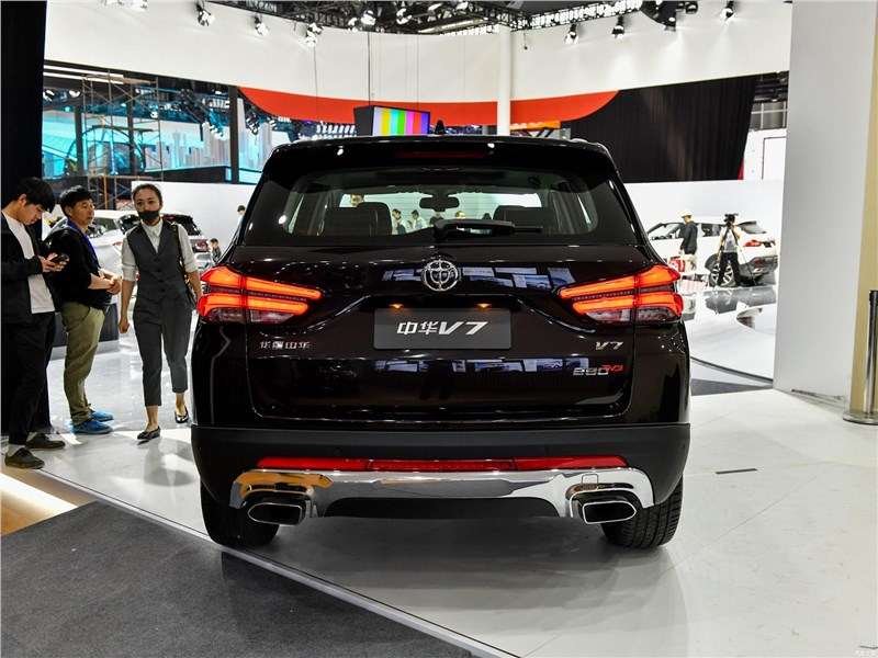 Фото Brilliance V7 - Brilliance V7 2018 вид сзади