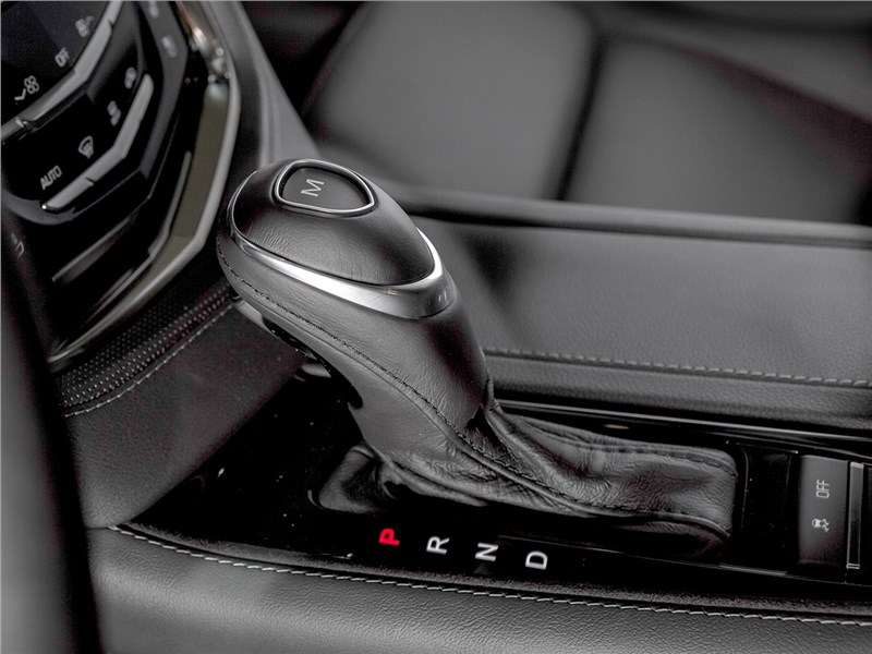 Фото Cadillac CTS - Коробка передач тут возможна только одна – восьмиступенчатый автомат от ZF с возможностью ручного переключения. Он сочетается с обоими версиями двигателя