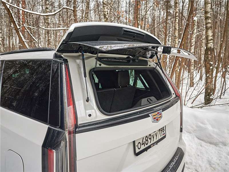 Фото Cadillac Escalade - Пятая дверь оснащена открывающимся стеклом