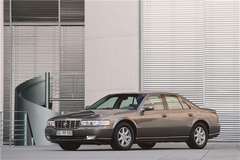 Фото Cadillac Seville - Cadillac Seville 1998 вид спереди слева фото 2