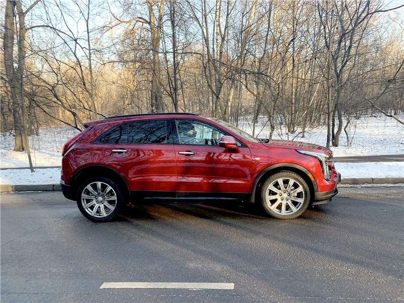 Фото Cadillac XT4 - По размерам новинку можно ставить между классами