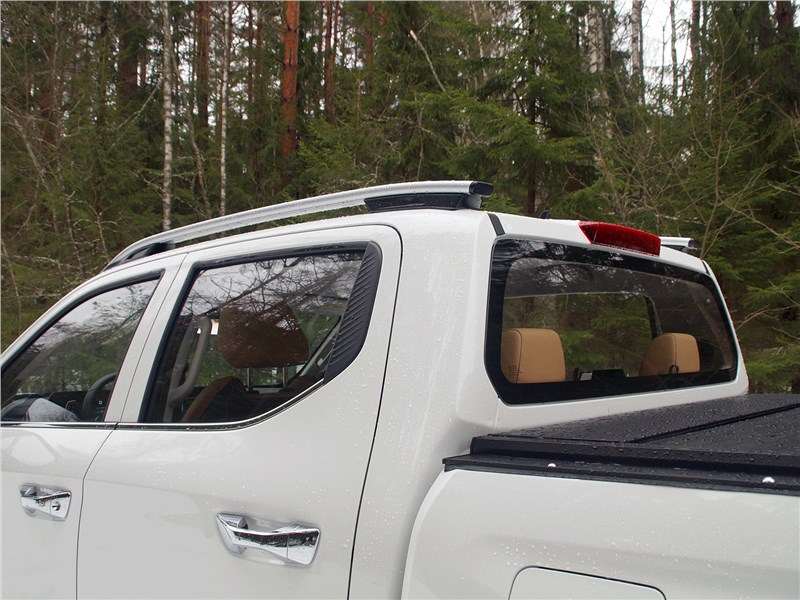 Фото Changan Hunter - Двухрядную пассажирскую кабину украшают штатные рейлинги. Они не только красивы, но и практичны