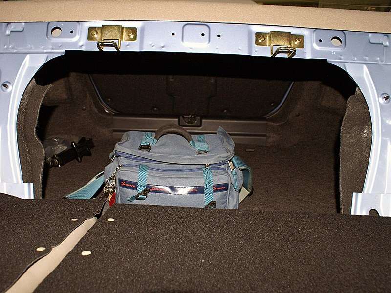Фото Chery Fora - Chery Fora 2006 вид в багажник из салона при сложенной спинке заднего сиденья