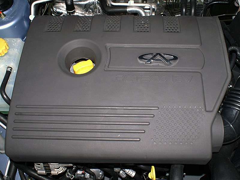 Фото Chery Fora - Chery Fora 2006 крышка двигателя