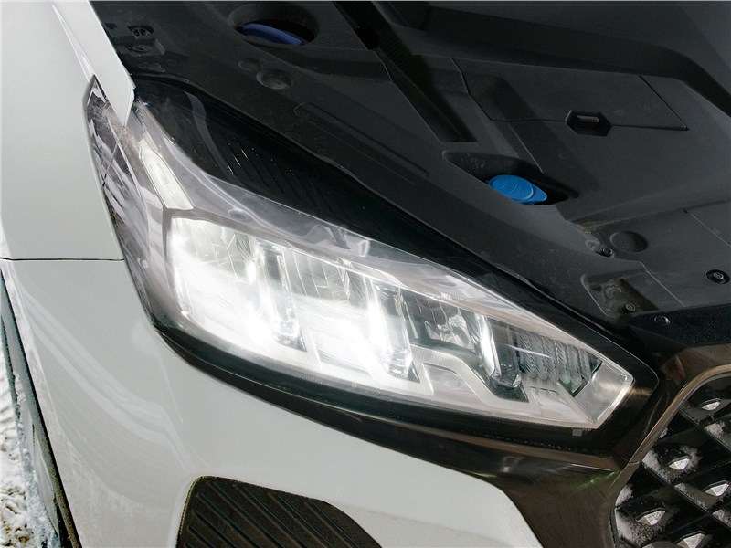 Фото Chery Tiggo 7 - Фары — сложной «архитектуры». Ближний свет понравился, а вот дальний — нет. Его здесь практически совсем нет