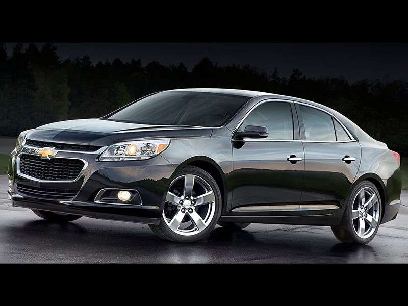 Фото Chevrolet Malibu - Chevrolet Malibu 2014 вид сбоку