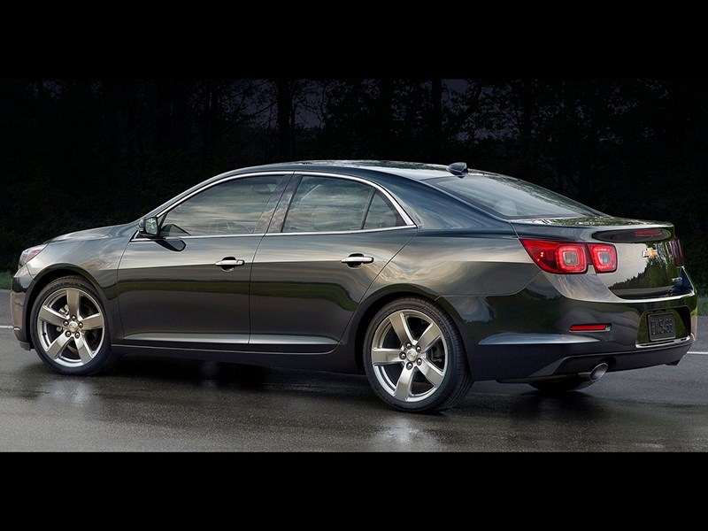 Фото Chevrolet Malibu - Chevrolet Malibu 2014 вид сзади