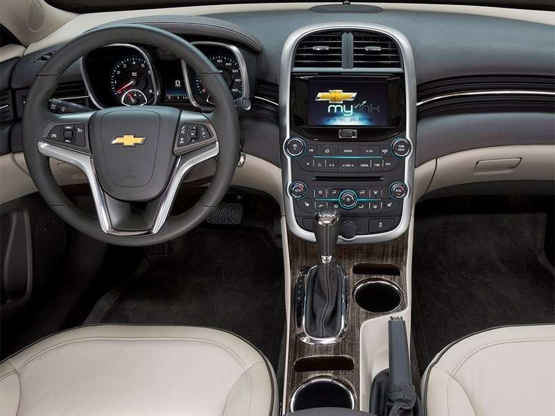 Фото Chevrolet Malibu - Chevrolet Malibu 2014 водительское место