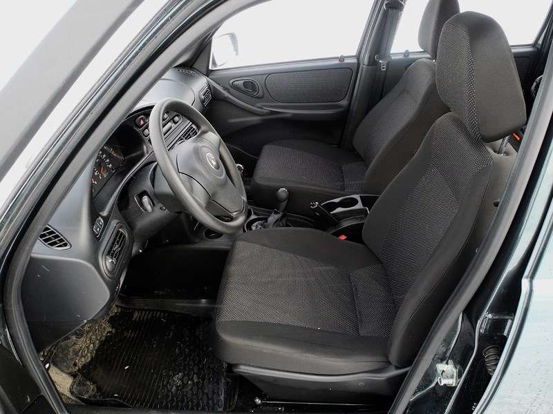 Фото Chevrolet Niva - Передние сиденья симпатичны, но лучше бы они имели более плотную набивку