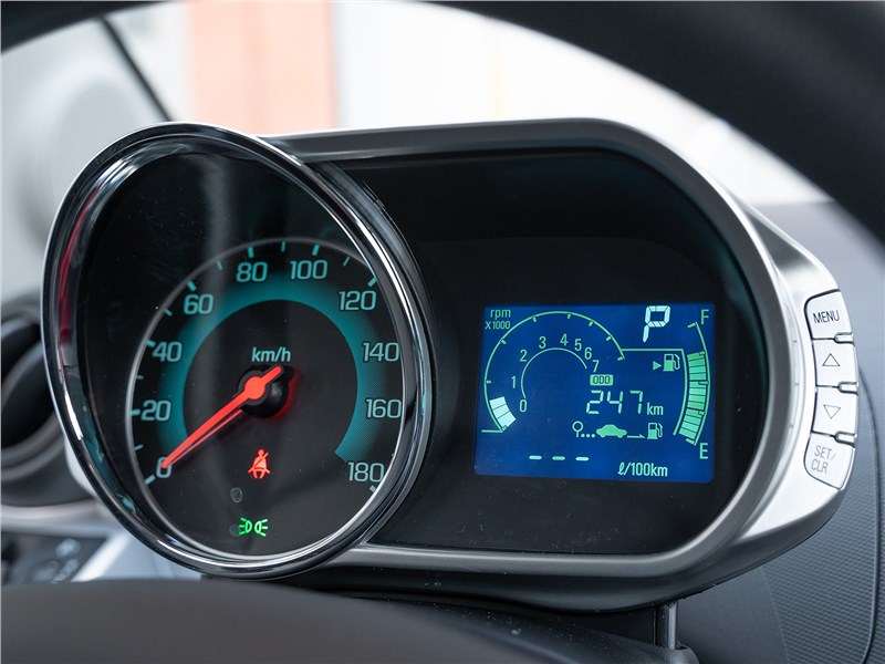Фото Chevrolet Spark - Chevrolet Spark (2010) приборная панель